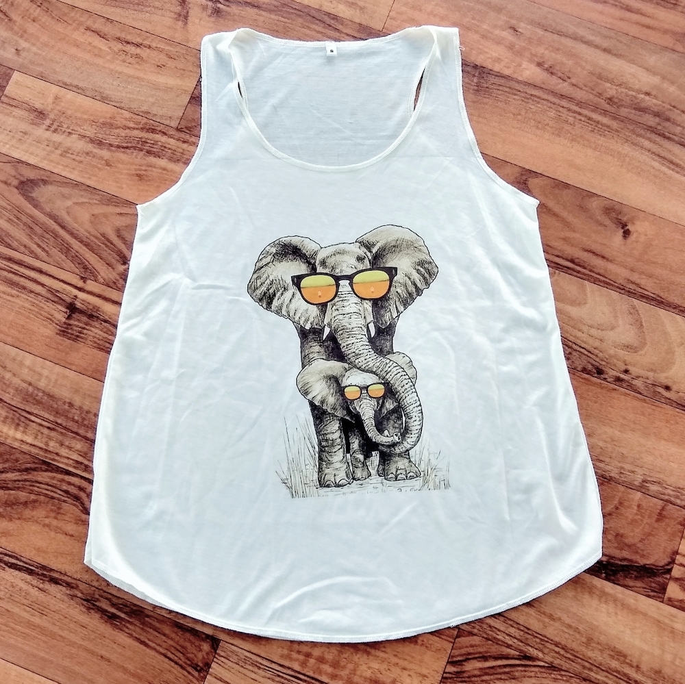 Elephant mommy/daddy and baby tank